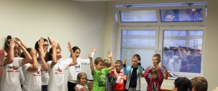 Serduszka śpiewają dla dzieci przebywających w Szpitalu w Zdrojach
